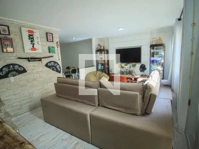 Imagem: A casa possui 3 Dormitórios, 1 Suíte, 2 Banheiros, 4