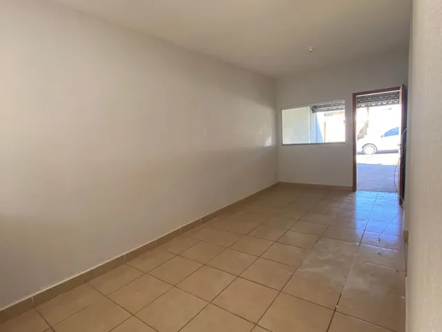 Imagem 2: Casa com quintal e 2 quartos para alugar em Senador Canedo