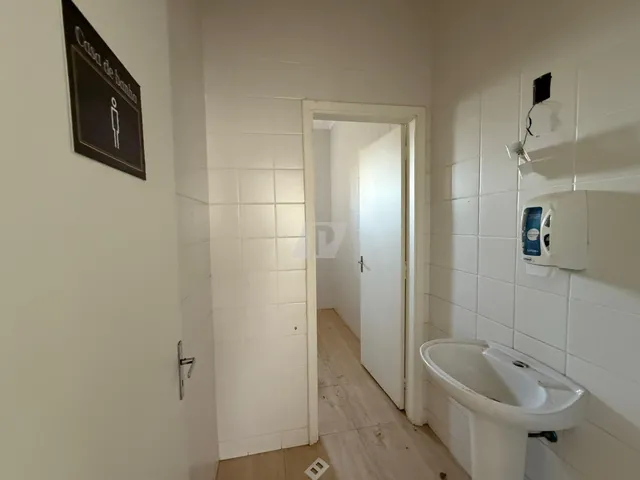 Imagem 15: Casa Comercial para Locação no Centro de Piracicaba-Sp: 4 Salas, 3 Banheiros, 24 Vagas - 323,04M² de Área!