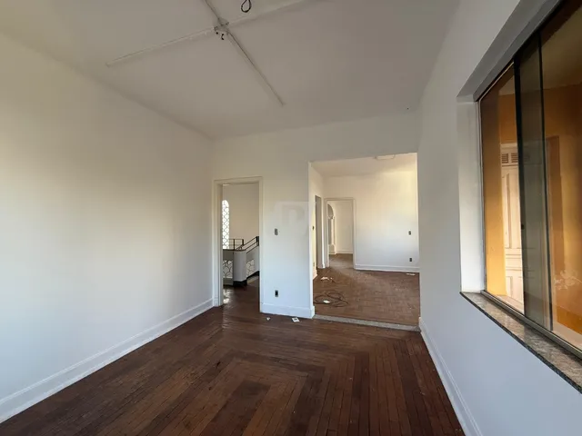 Imagem 12: Casa Comercial para Locação no Centro de Piracicaba-Sp: 4 Salas, 3 Banheiros, 24 Vagas - 323,04M² de Área!