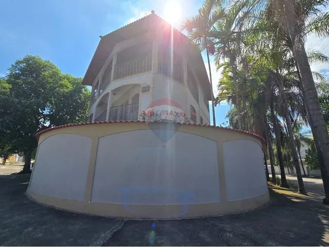 Imagem: A casa em condomínio possui 4 Dormitórios, 2 Suítes, 5