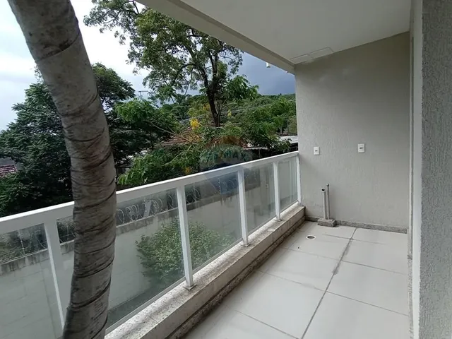 Imagem: O apartamento possui 2 Dormitórios, 1 Suíte, 2 Banheiros,