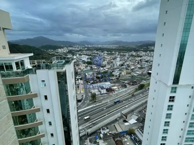 Imagem 6: Cobertura com 3 dormitórios à venda sendo 3 suítes, 240.0 m² por - R$ 7.900.000,00