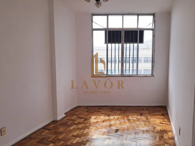 Imagem: 2 quartos, dependência, frente, vista livre
