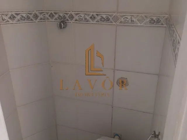 Imagem 2: Apartamento, 2 quartos, dependência, garagem, silencioso, comercio e condução