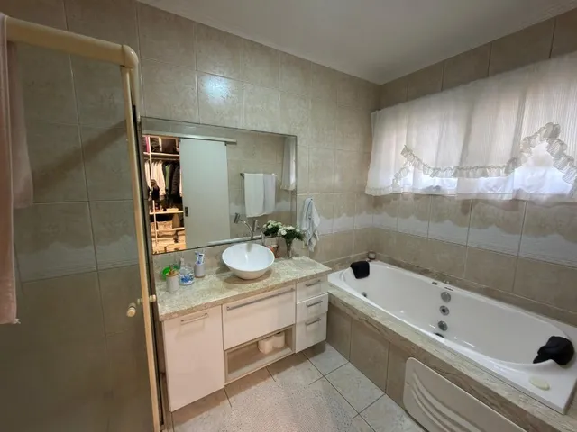 Imagem 13: Casa à Venda em Joinville-SC, Bairro Bom Retiro: 3 Quartos, 1 Suíte, 2 Salas, 3