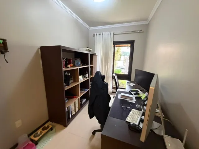 Imagem 3: Casa à Venda em Joinville-SC, Bairro Bom Retiro: 3 Quartos, 1 Suíte, 2 Salas, 3
