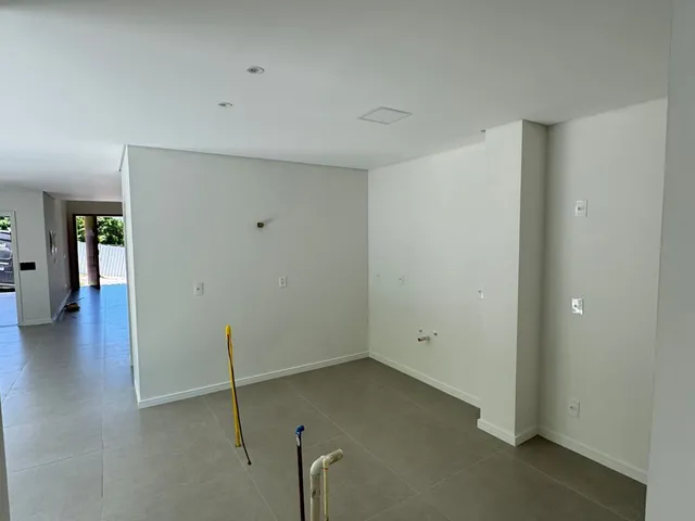 Imagem 5: Residência de Alto Padrão com Automação Completa, Energia Solar e Piscina Aquecida em