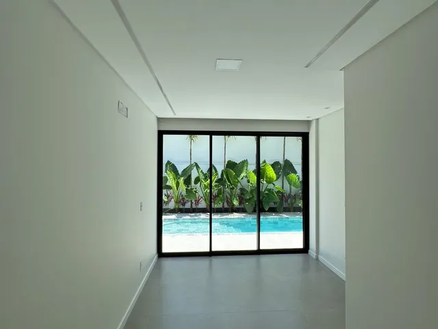 Imagem 13: Residência de Alto Padrão com Automação Completa, Energia Solar e Piscina Aquecida em