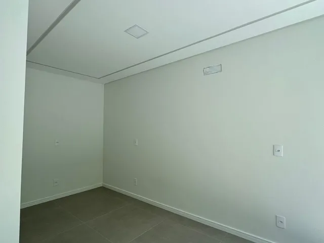 Imagem 15: Residência de Alto Padrão com Automação Completa, Energia Solar e Piscina Aquecida em