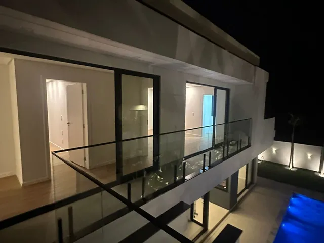 Imagem 16: Residência de Alto Padrão com Automação Completa, Energia Solar e Piscina Aquecida em