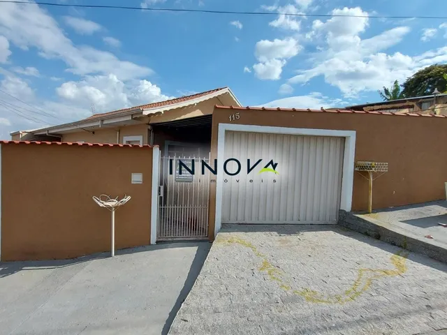 Imagem: A casa possui 7 Dormitórios, 3 Banheiros, 3 Vagas na