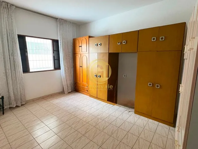 Imagem 4: Excelente Oportunidade no Centro de Jacareí: 2 Casas no Mesmo Terreno!