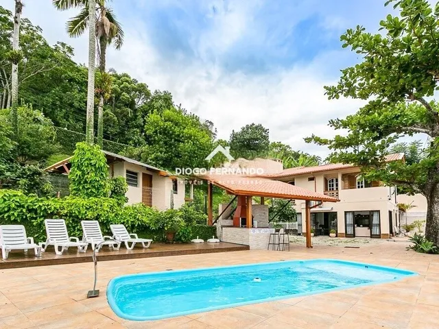 Imagem: Casa Frente Mar de 6 suítes no Sambaqui