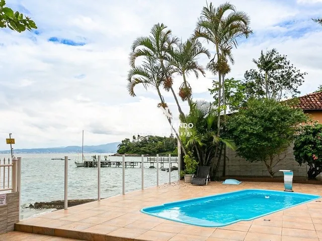 Imagem 4: Casa Frente Mar de 6 suítes no Sambaqui