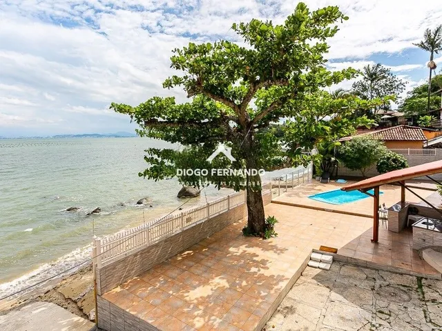 Imagem 5: Casa Frente Mar de 6 suítes no Sambaqui