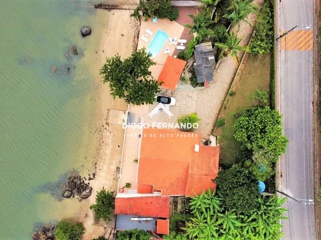 Imagem 2: Casa Frente Mar de 6 suítes no Sambaqui