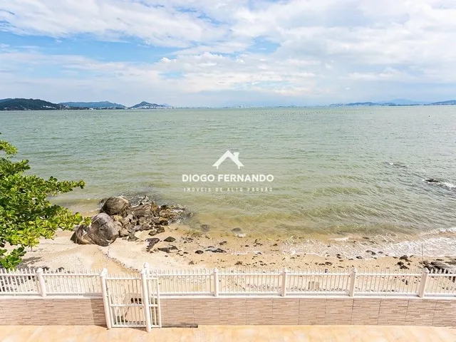 Imagem 3: Casa Frente Mar de 6 suítes no Sambaqui