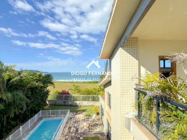 Imagem: A casa possui 6 Dormitórios, 6 Suítes, 7 Banheiros, 4 Vagas