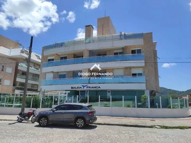 Imagem: A casa possui 3 Dormitórios, 3 Suítes, 4 Banheiros, 2 Vagas