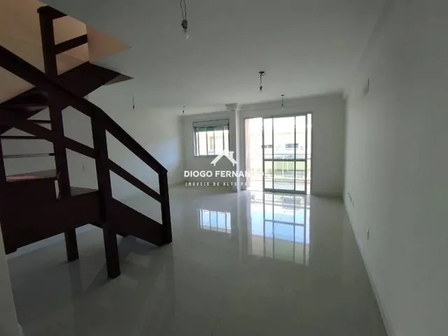Imagem 2: Cobertura à venda no Pântano do Sul com vista mar e 3 suítes