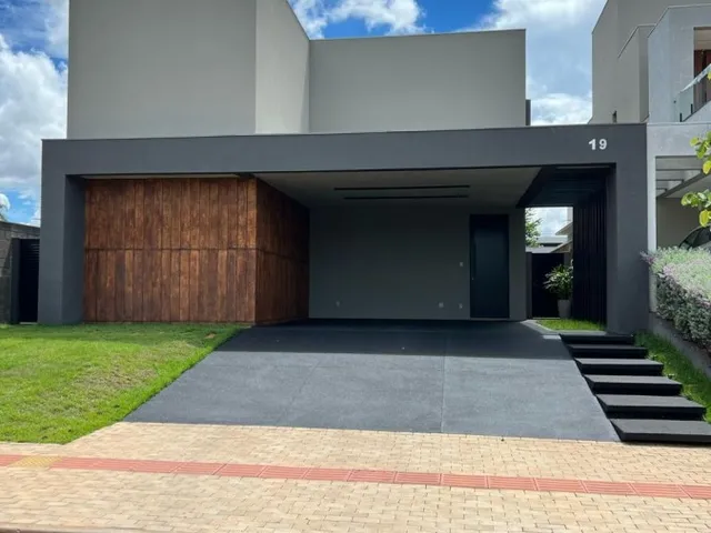 Imagem: A casa possui 3 Dormitórios, 3 Suítes, 314m² de Área Privada