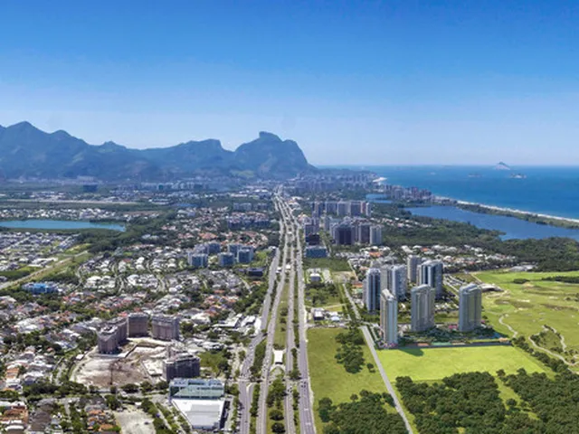 Imagem 4: ATLÂNTICO GOLF RESIDÊNCIAS A ESSÊNCIA DO LUXO FRENTE AO VERDE E AO AZUL