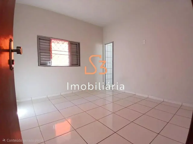 Imagem 15: Alugue agora essa incrível casa de 3 quartos no bairro São Jorge, Uberlândia-MG!