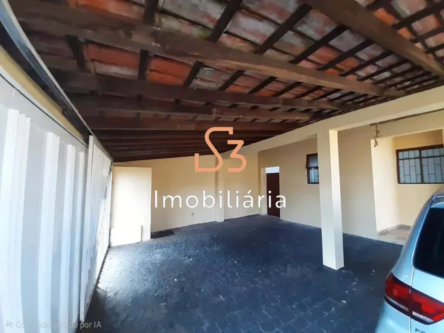 Imagem: A casa possui 3 Dormitórios, 1 Suíte, 2 Banheiros, 2
