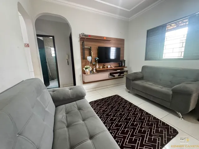 Imagem: A casa possui 2 Dormitórios, 1 Banheiro, 1 Vaga na