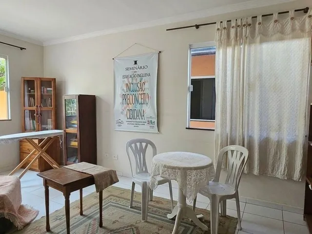 Imagem 4: Casa à Venda no Cypress Garden com 3 Quartos e Suíte