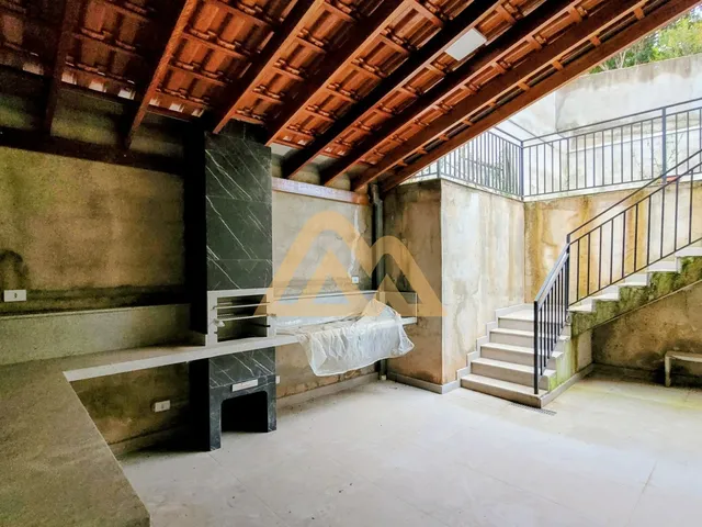 Imagem: A casa possui 3 Dormitórios, 2 Suítes, 4 Banheiros, 12