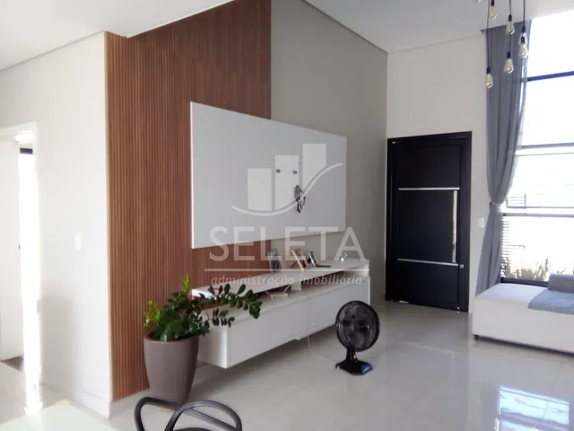 Imagem 4: Casa à Venda com Piscina Aquecida, Energia Solar e 4 Quartos - Pronta para Morar