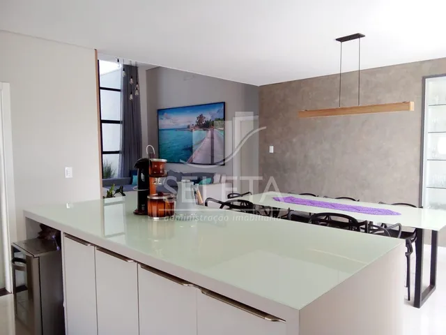 Imagem 11: Casa à Venda com Piscina Aquecida, Energia Solar e 4 Quartos - Pronta para Morar