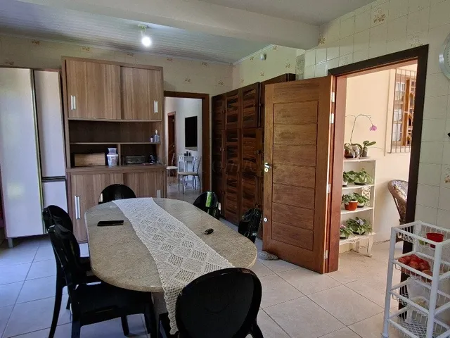 Imagem 10: Imperdível casa à venda no Centro de Garopaba-SC com 5 quartos, 1 sala, 2 banheiros, 2