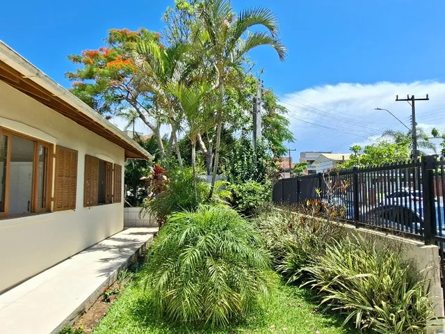 Imagem 3: Imperdível casa à venda no Centro de Garopaba-SC com 5 quartos, 1 sala, 2 banheiros, 2