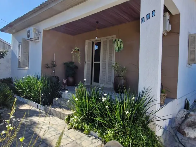 Imagem 4: Casa 3 dormitórios com Piscina, Pátio Individual, Amplo Salão com Churrasqueira