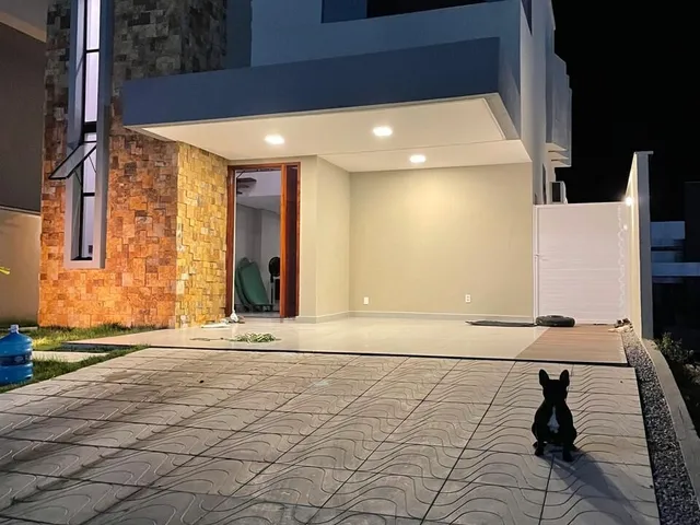 Imagem: A casa possui 6 Dormitórios, 2 Suítes, 2 Banheiros, 1