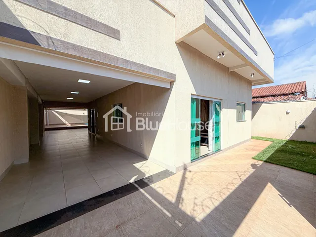Imagem: A casa possui 6 Dormitórios, 1 Suíte, 3 Banheiros, 4