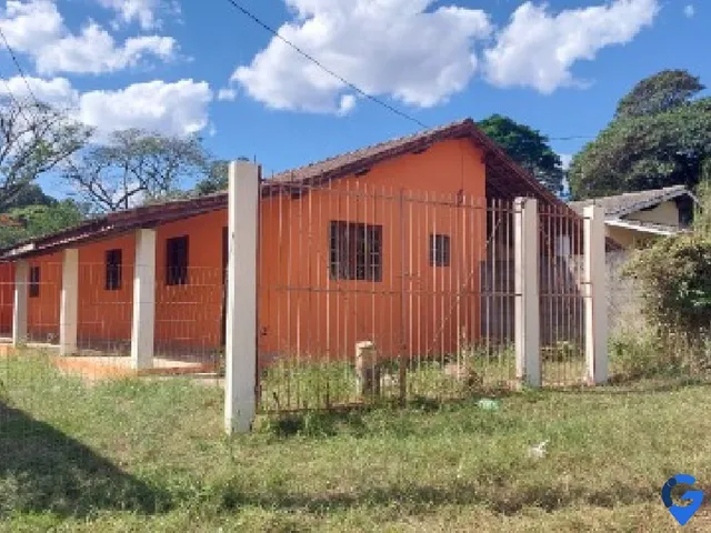 Imagem: A casa possui 2 Dormitórios, 1 Banheiro, 4 Vagas na
