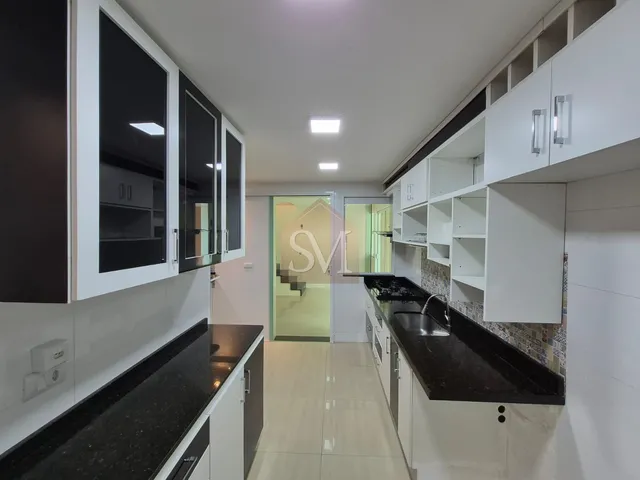 Imagem 5: Casa Duplex de Luxo no Condomínio Villagio Verde: 3 Quartos, 2 Suítes, 140m² de