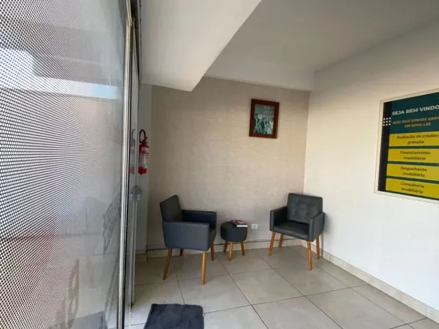 Imagem 2: Sala comercial para locação com ar-condicionado e móveis planejados