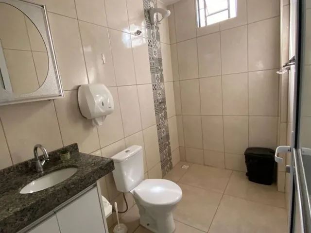 Imagem 5: Sala comercial para locação com ar-condicionado e móveis planejados