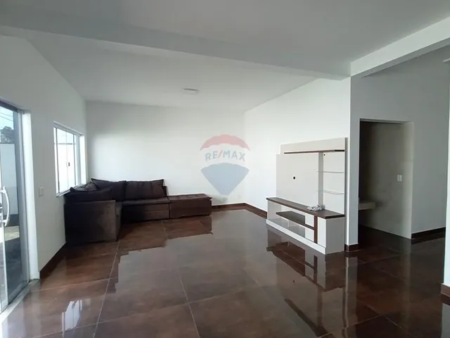 Imagem: A casa possui 3 Dormitórios, 3 Suítes, 4 Banheiros, 3