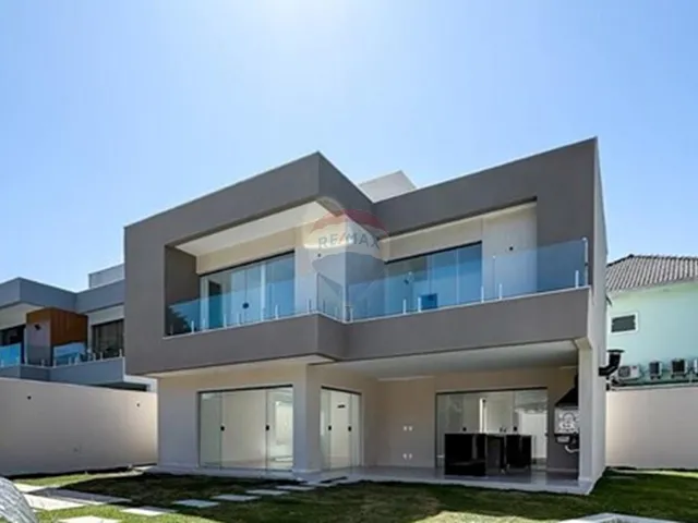 Imagem: A casa em condomínio possui 3 Dormitórios, 3 Suítes, 4