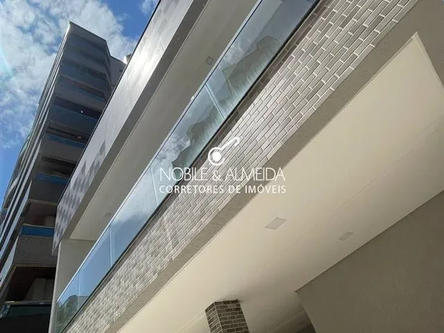 Imagem: Casa com Sacada na Quadra da Praia