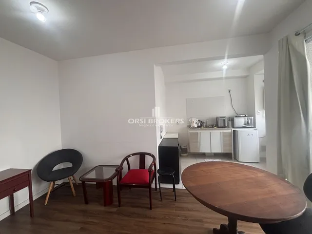 Imagem: O apartamento possui 2 Dormitórios, 1 Suíte, 1 Banheiro,