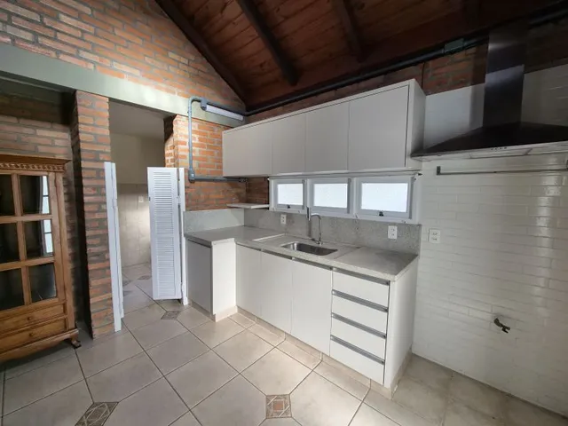Imagem 2: Casa com área externa em Lagoa da Conceição, Florianópolis/SC