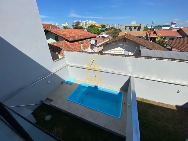Imagem 3: Sobrado com piscina apenas 350 metros do mar em Piçarras