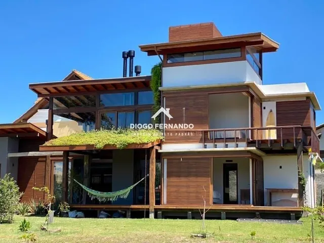 Imagem: A casa possui 3 Dormitórios, 1 Suíte, 3 Banheiros, 2